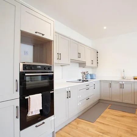 Modern 3br Split Level With Balcony 16 Daire