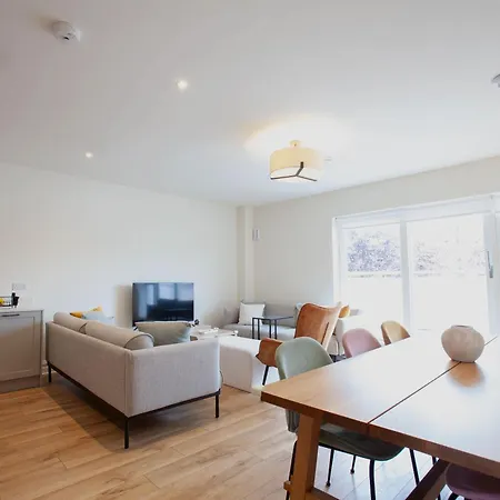 Daire Modern 3br Split Level With Balcony 16 *