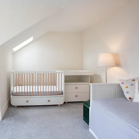 Modern 3br Split Level With Balcony 16 Dublin