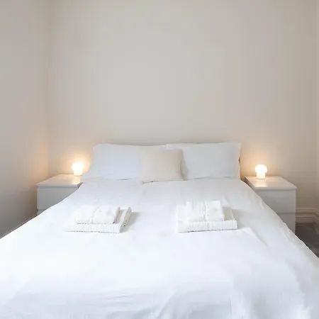 Апартаменты Modern 3br Split Level With Balcony 16 *