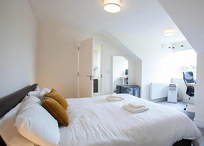 Modern 3br Split Level With Balcony 16 アパート