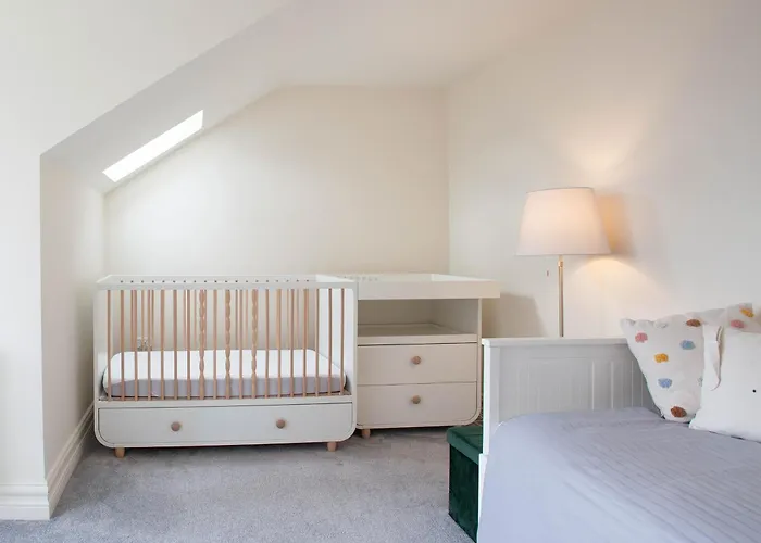 Modern 3br Split Level With Balcony 16 Dublin