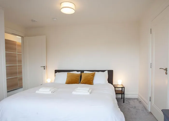 Modern 3br Split Level With Balcony 16