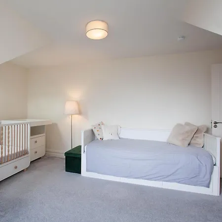 Modern 3br Split Level With Balcony 16 Apartment