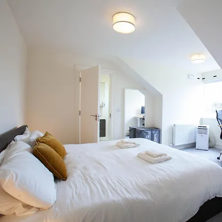Modern 3br Split Level With Balcony 16 * ダブリン